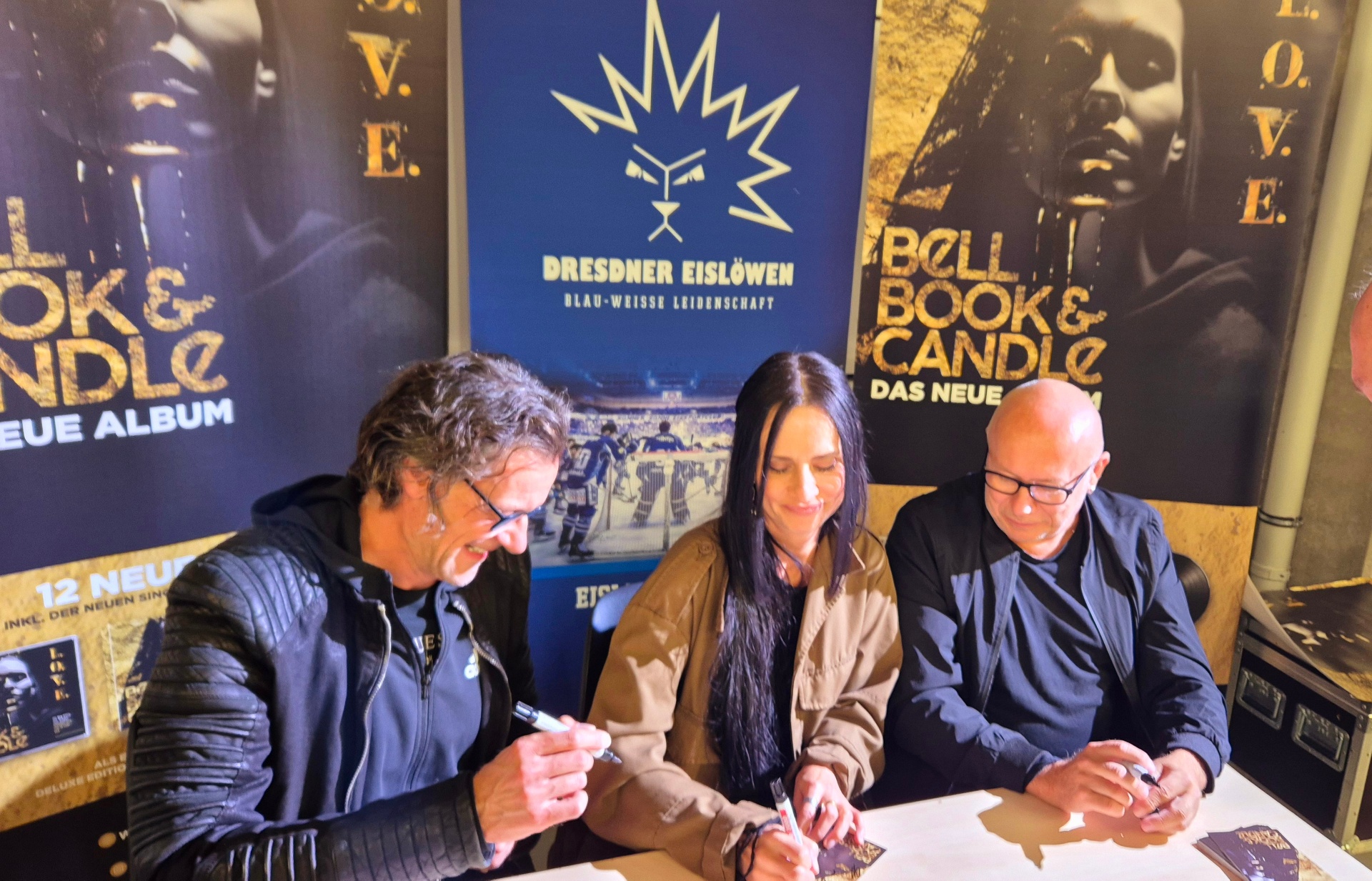 Bell, Book & Candle – Signierstunde zum Album „L.O.V.E.“ bei den Dresdner Eislöwen