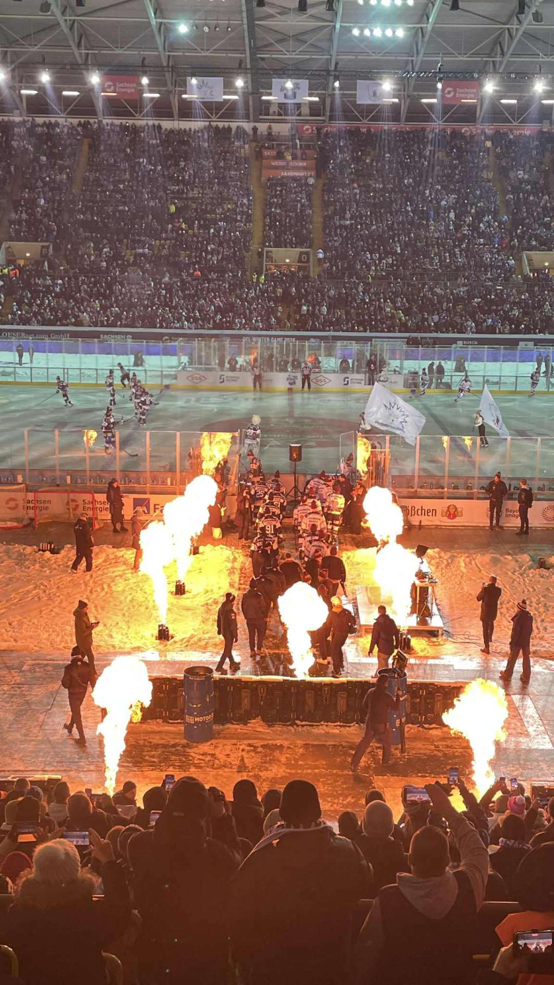 Flame Jets beim DEL Winter Game 2026 im Dresdner Rudolf-Harbig-Stadion